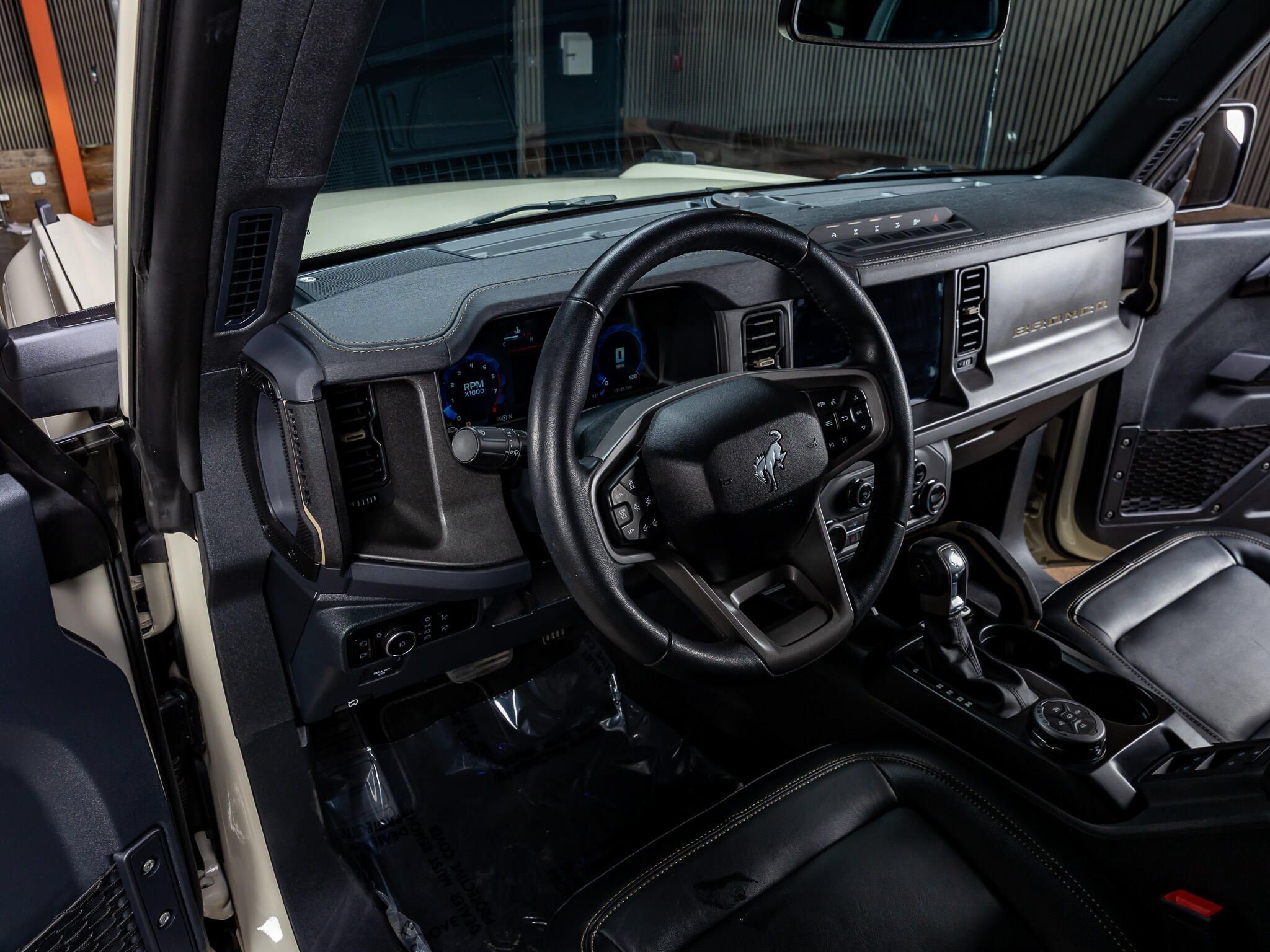 Used 2025 Ford Bronco Badlands AWD/4WD image 15