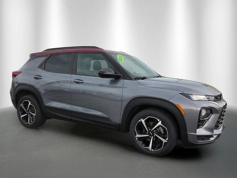 Used 2022 Chevrolet TrailBlazer RS w/ Technology Package FWD image 2