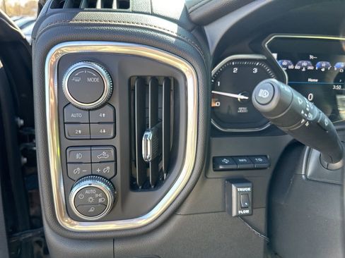 Used 2020 GMC Sierra 2500 AT4 w/ Technology Package AWD/4WD image 18
