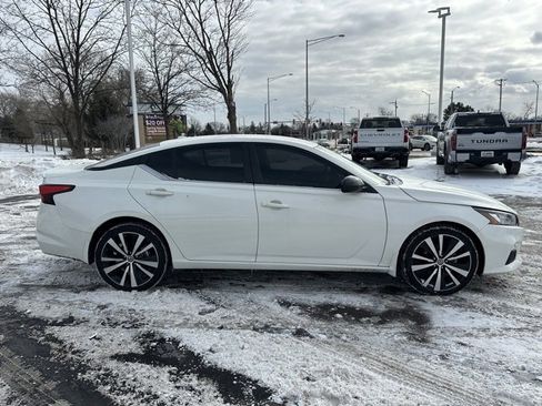 Certified 2022 Nissan Altima 2.5 SR image 3