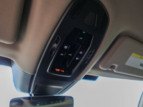 Used 2024 Porsche Panamera image 20