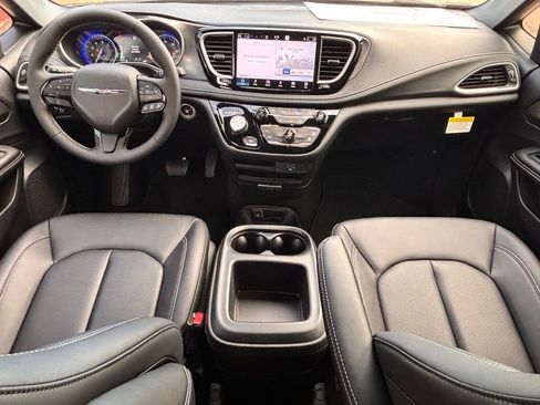 New 2026 Chrysler Pacifica Select w/ S Appearance Package FWD image 9