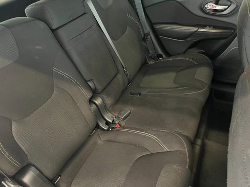 Used 2016 Jeep Cherokee Latitude w/ Cold Weather Group image 33