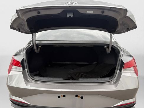 Used 2022 Hyundai Elantra SEL w/ Convenience Package FWD image 17