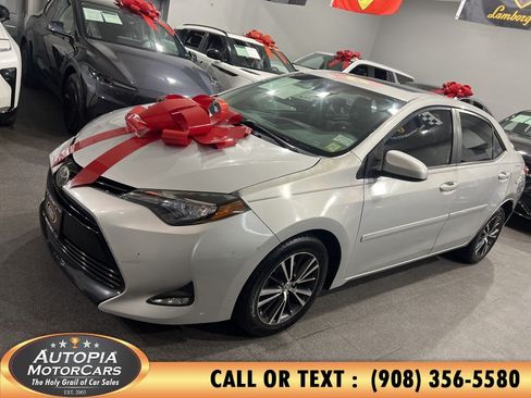 Used 2017 Toyota Corolla LE w/ LE Premium Package w/Moonroof FWD image 2