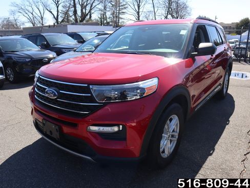 Used 2022 Ford Explorer XLT w/ Equipment Group 202A image 8