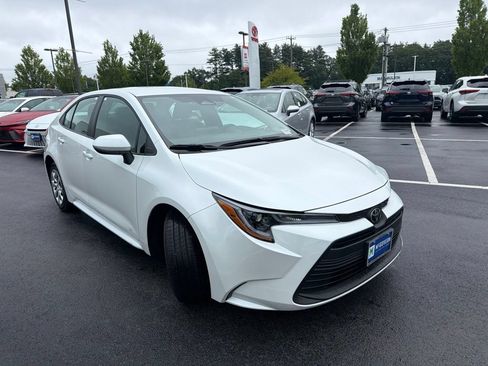 Used 2026 Toyota Corolla LE FWD image 3