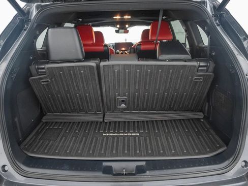 Used 2023 Toyota Highlander XSE AWD/4WD image 11