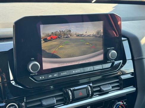 Certified 2024 Nissan Pathfinder SV image 25