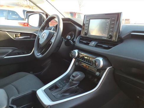 Used 2022 Toyota RAV4 XLE image 29