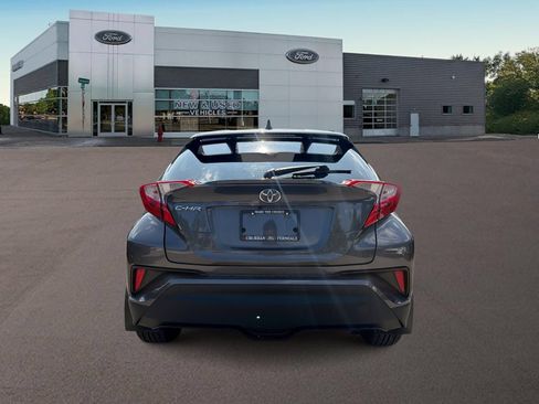 Used 2022 Toyota C-HR XLE FWD image 8