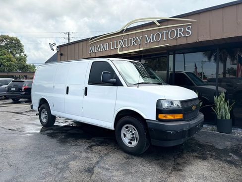 Used 2020 Chevrolet Express 2500 RWD image 2