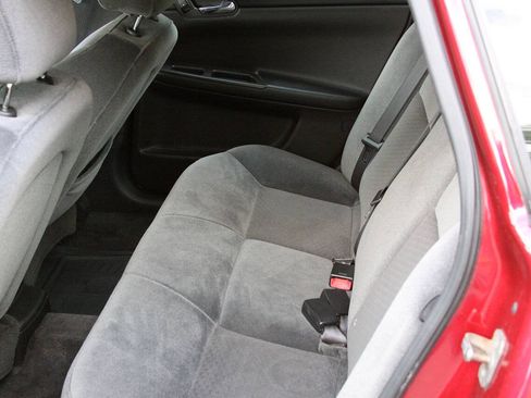 Used 2009 Chevrolet Impala LT FWD image 18