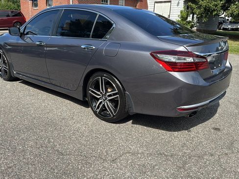 Used 2017 Honda Accord Sport image 7