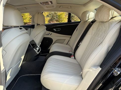 New 2026 Bentley Flying Spur Azure image 39