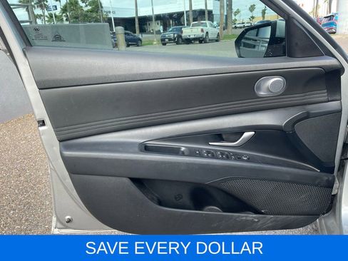 Used 2021 Hyundai Elantra SEL w/ Convenience Package image 12