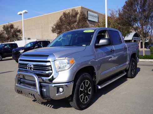 Used 2017 Toyota Tundra SR5 w/ SR5 Upgrade Package image 5