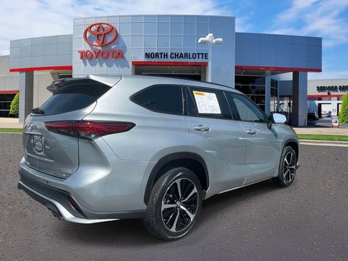 Used 2022 Toyota Highlander XSE AWD/4WD image 6