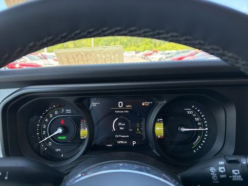 Used 2025 Jeep Wrangler Unlimited Sahara AWD/4WD image 24
