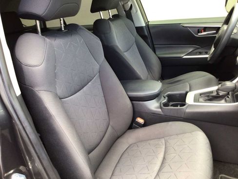 Used 2022 Toyota RAV4 XLE FWD image 25