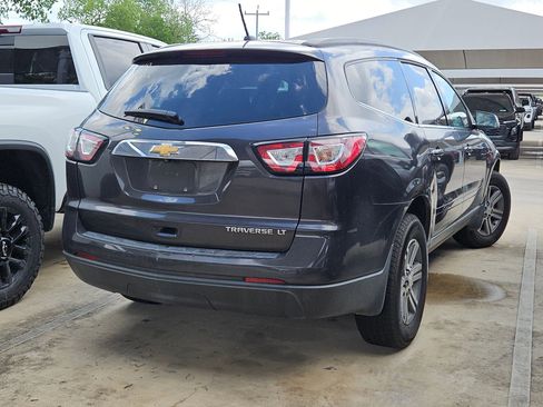 Used 2015 Chevrolet Traverse LT image 2