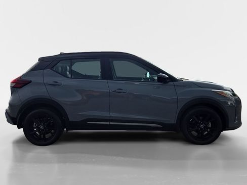 Used 2023 Nissan Kicks SR w/ SR Premium Package FWD image 6