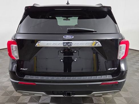 Used 2023 Ford Explorer XLT w/ Equipment Group 202A image 8