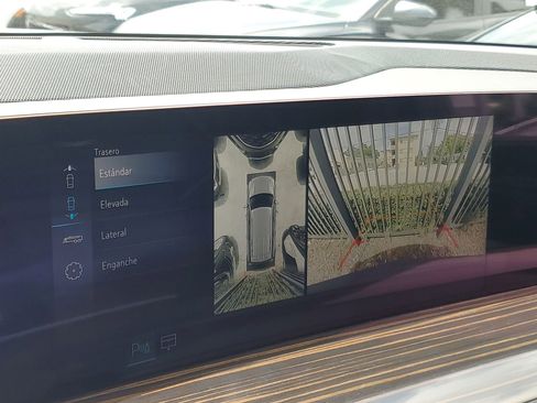 Used 2025 Cadillac Escalade Premium Luxury image 28