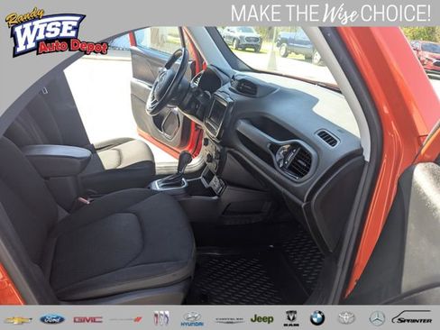 Used 2018 Jeep Renegade Altitude FWD image 22