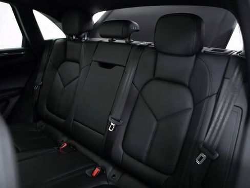 Certified 2025 Porsche Macan image 27