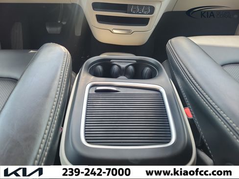 Used 2023 Chrysler Pacifica Touring-L FWD image 21