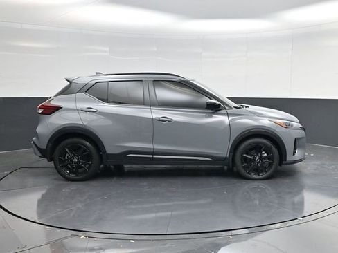 Used 2023 Nissan Kicks SR w/ SR Premium Package image 2