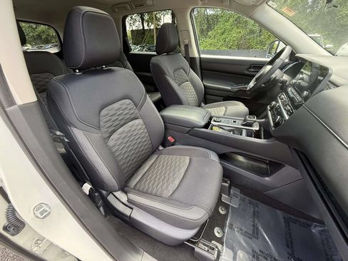 Used 2023 Nissan Pathfinder SV w/ SV Premium Package AWD/4WD image 9