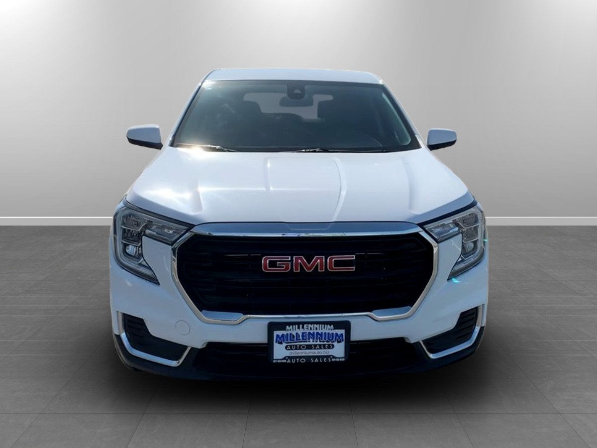 Used 2024 GMC Terrain SLE AWD/4WD image 2
