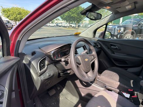 Used 2017 Chevrolet Trax LS AWD/4WD image 9