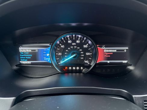 Used 2017 Ford Explorer XLT w/ Equipment Group 202A image 12