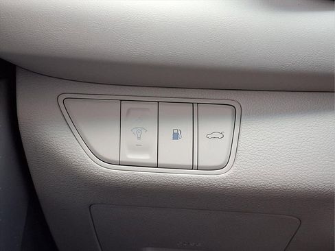 Used 2024 Genesis G70 2.5T image 18