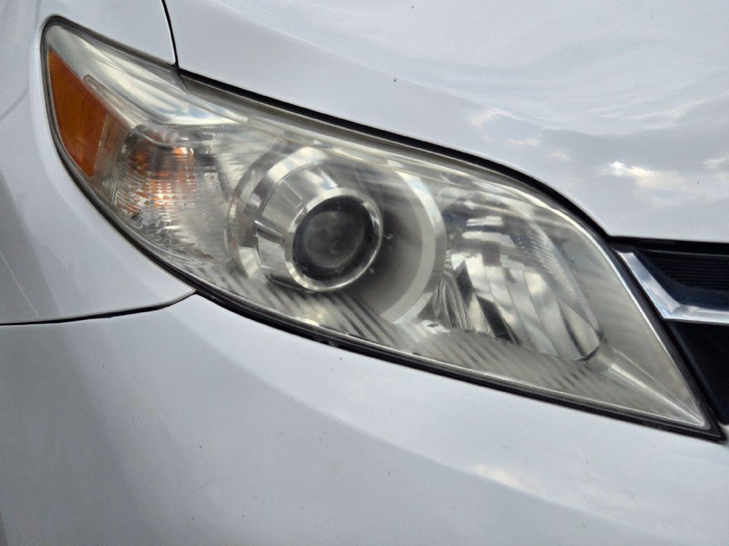 Used 2018 Toyota Sienna LE FWD image 4