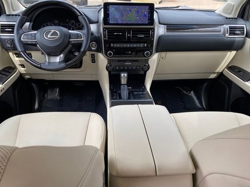 Used 2023 Lexus GX 460 Premium w/ Premium Package image 17