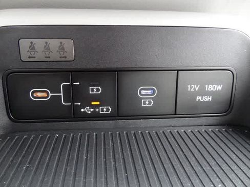 Used 2025 Hyundai Kona SEL FWD image 31