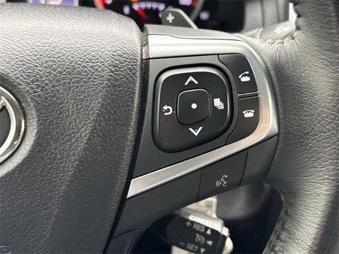 Used 2016 Toyota Camry SE w/ Moonroof Package image 24