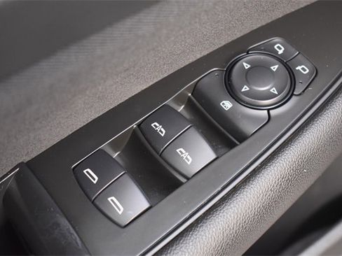 Used 2019 Buick Regal Preferred w/ Sights and Sounds Package image 18