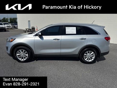 Used 2017 Kia Sorento FWD image 4