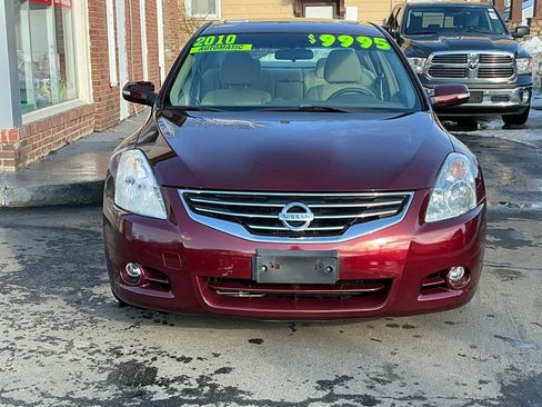 Used 2010 Nissan Altima 3.5 SR w/ Sport Pkg FWD image 2
