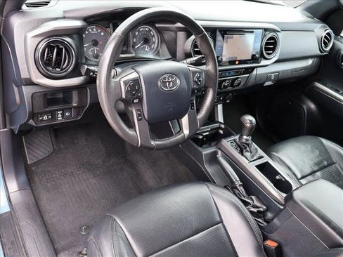Used 2019 Toyota Tacoma TRD Sport w/ TRD Premium Sport Package AWD/4WD image 11