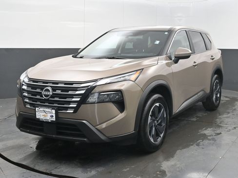 Used 2025 Nissan Rogue SV image 4