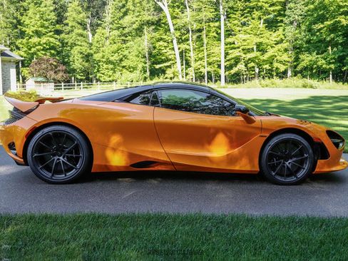 Used 2026 McLaren 750S Spider RWD image 17