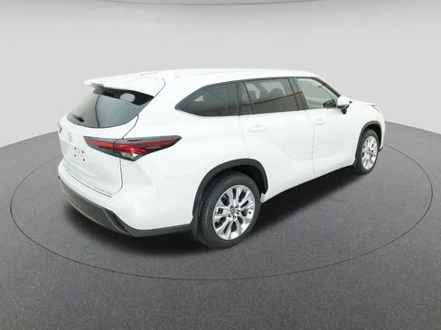 New 2026 Toyota Highlander Limited image 9