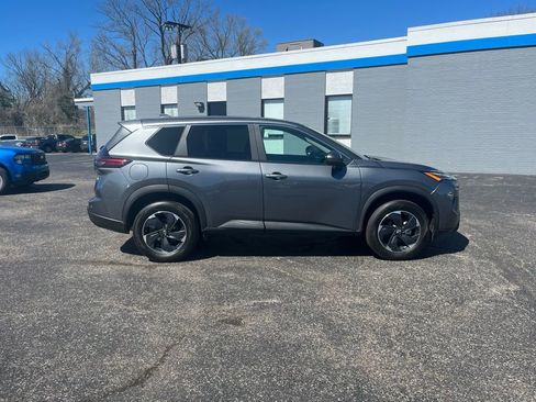 Used 2025 Nissan Rogue SV AWD/4WD image 7