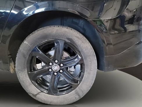 Used 2024 Buick Enclave Essence w/ Sport Touring Edition AWD/4WD image 25